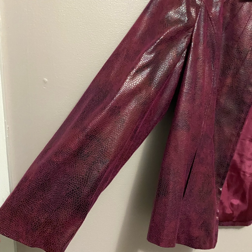 Red color jacket - Picture 2 of 6